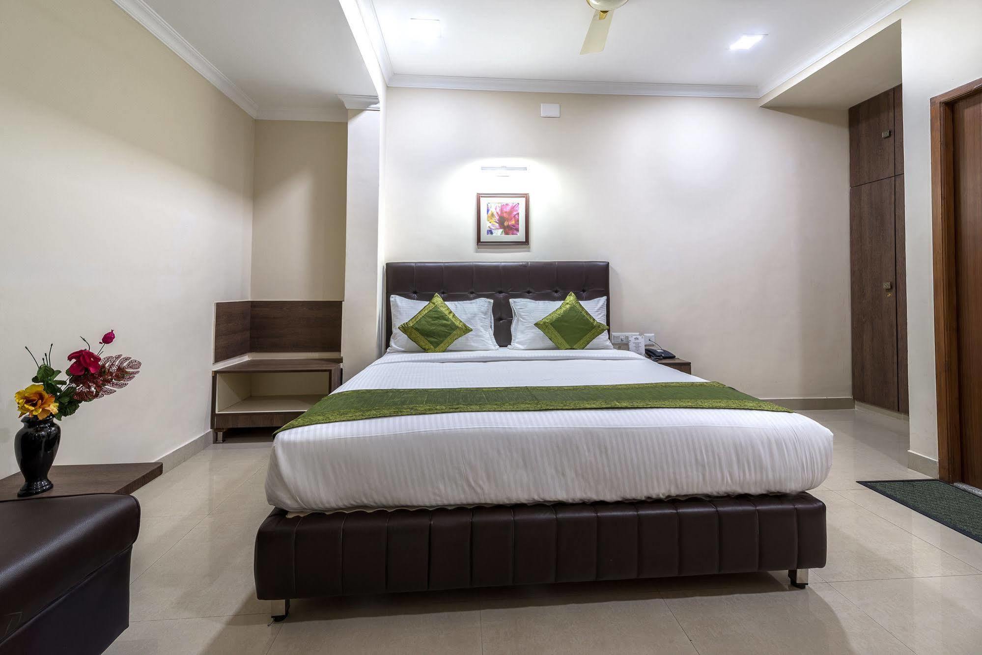 Hotel Mount Kailash Suites Ченнаи Экстерьер фото